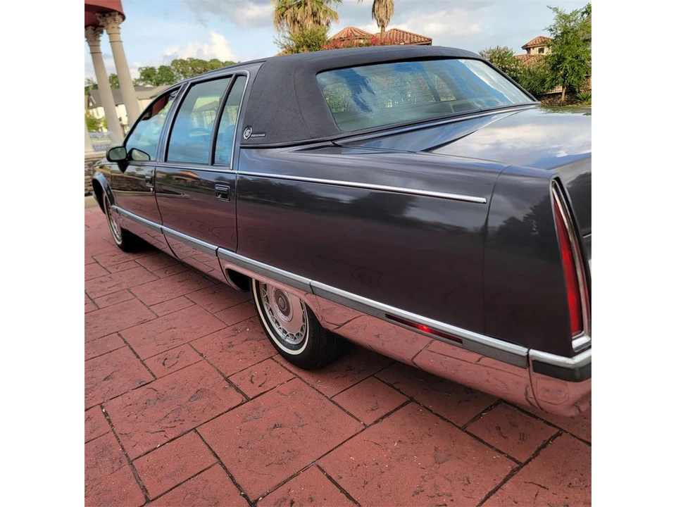 1994 Cadillac Fleetwood - Image 9 of 31