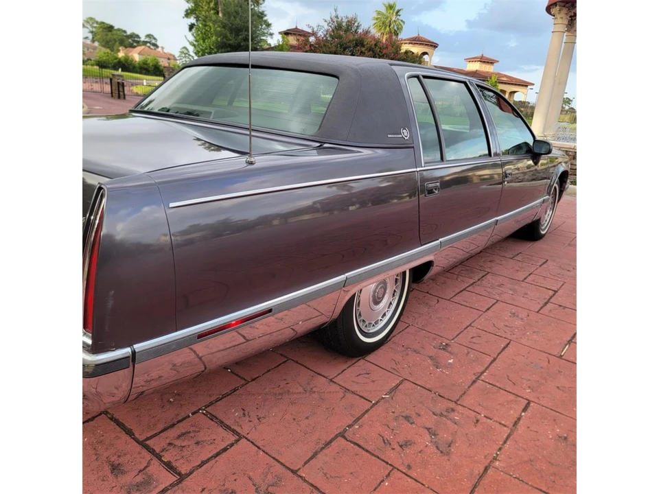 1994 Cadillac Fleetwood - Image 10 of 31