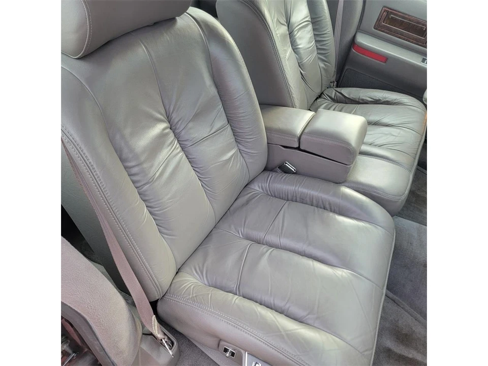 1994 Cadillac Fleetwood - Image 21 of 31