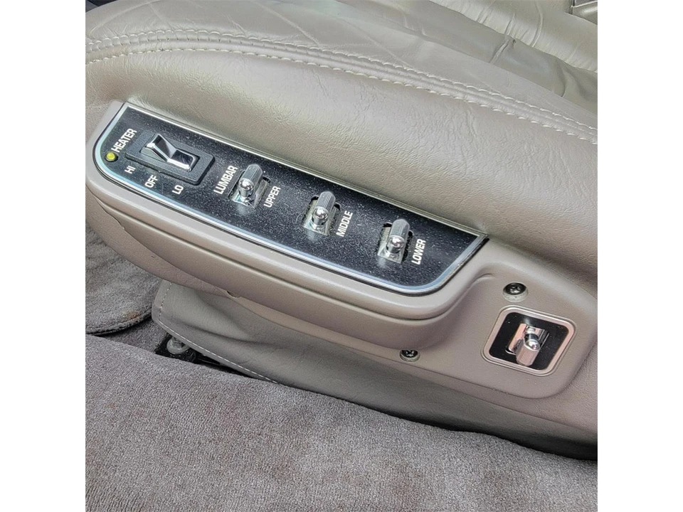 1994 Cadillac Fleetwood - Image 22 of 31