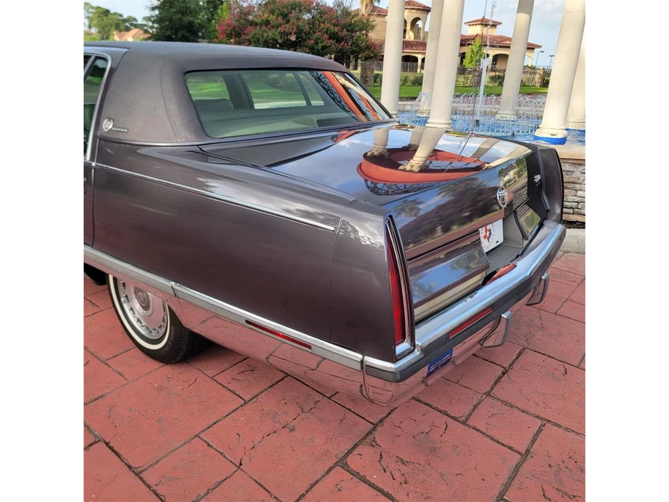 1994 Cadillac Fleetwood - Image 15 of 31