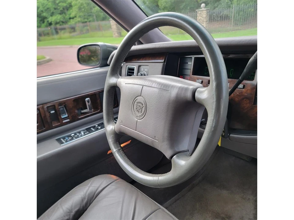 1994 Cadillac Fleetwood - Image 24 of 31