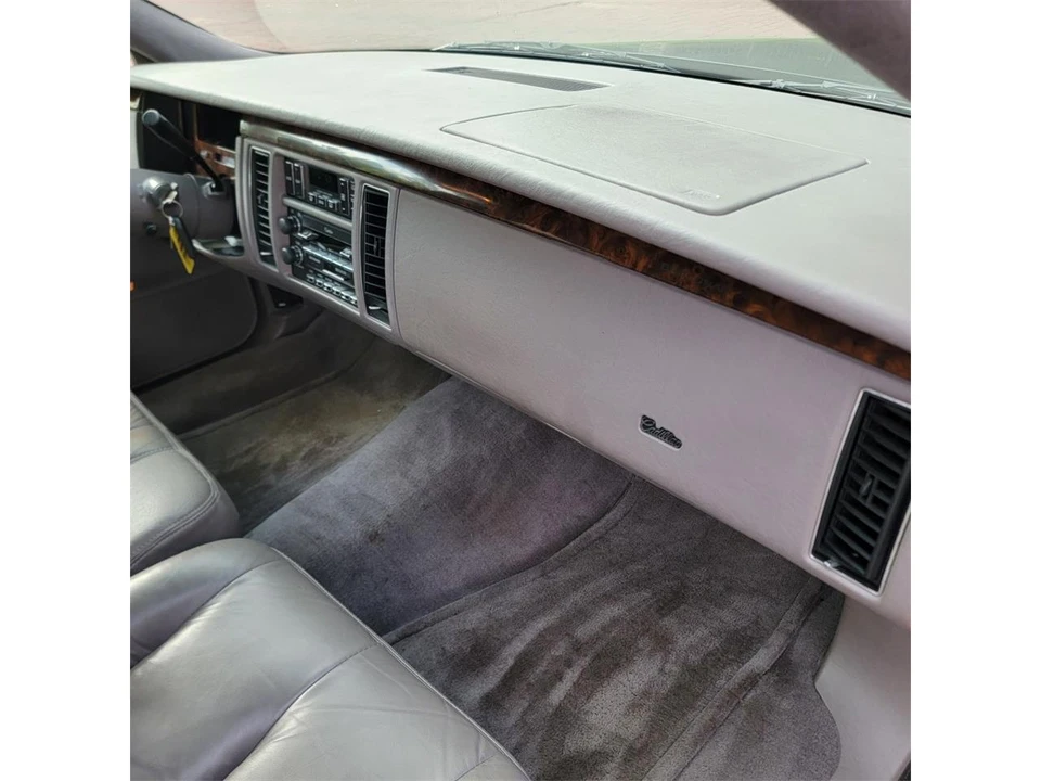 1994 Cadillac Fleetwood - Image 23 of 31