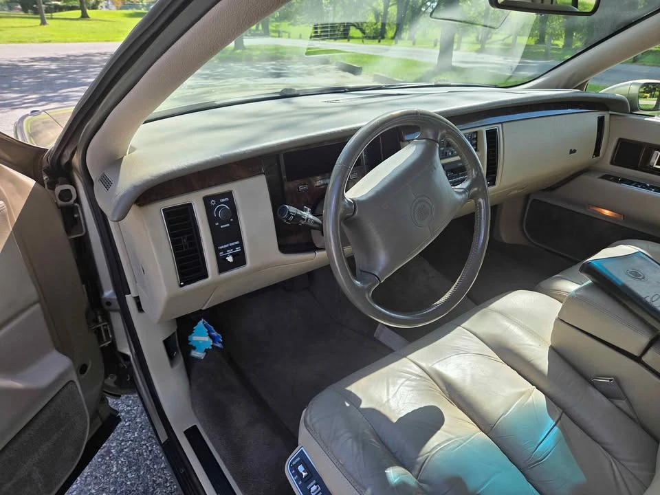 1994 Cadillac Fleetwood - Image 2 of 9