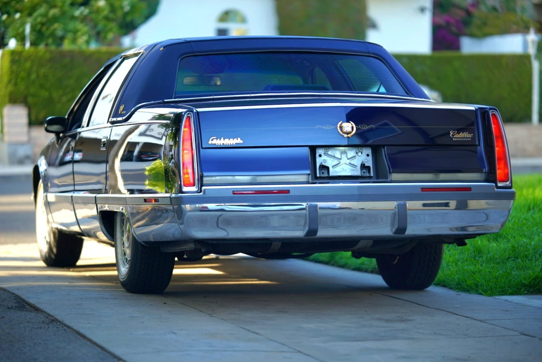 1994 Cadillac Fleetwood - Image 9 of 31