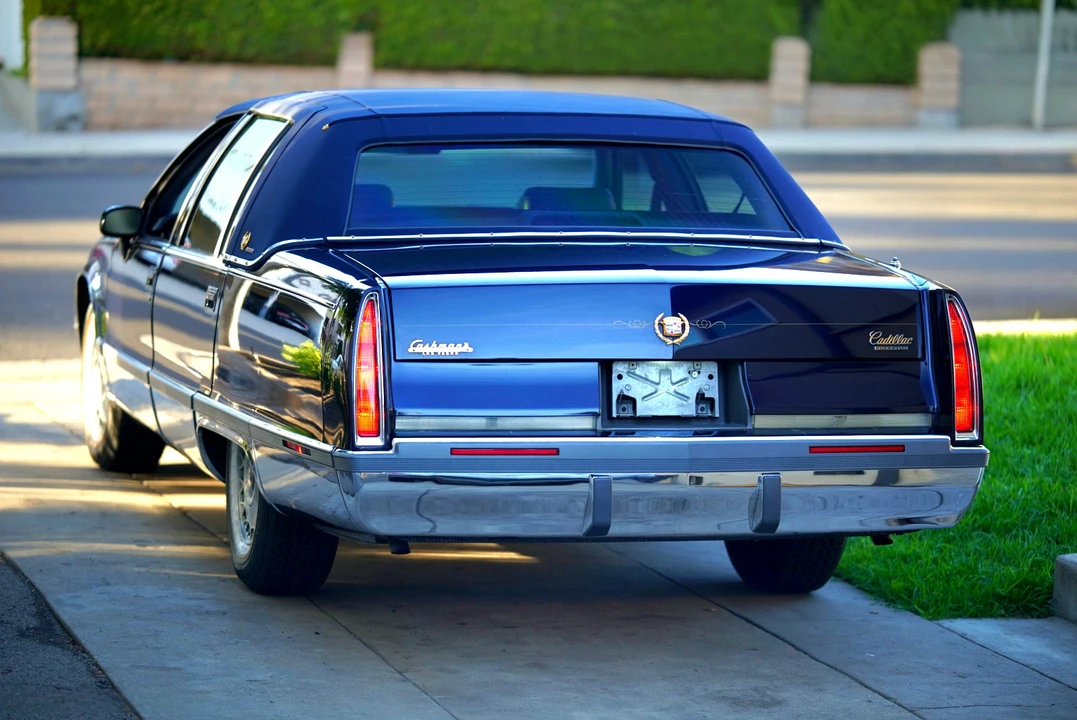 1994 Cadillac Fleetwood - Image 8 of 31
