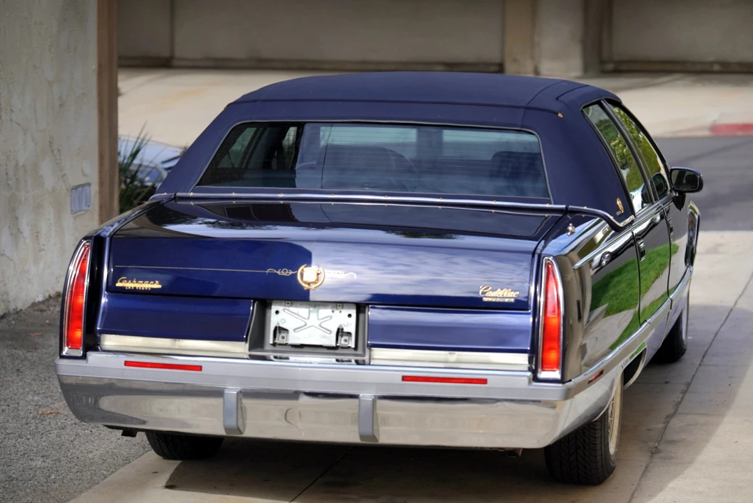 1994 Cadillac Fleetwood - Image 15 of 31