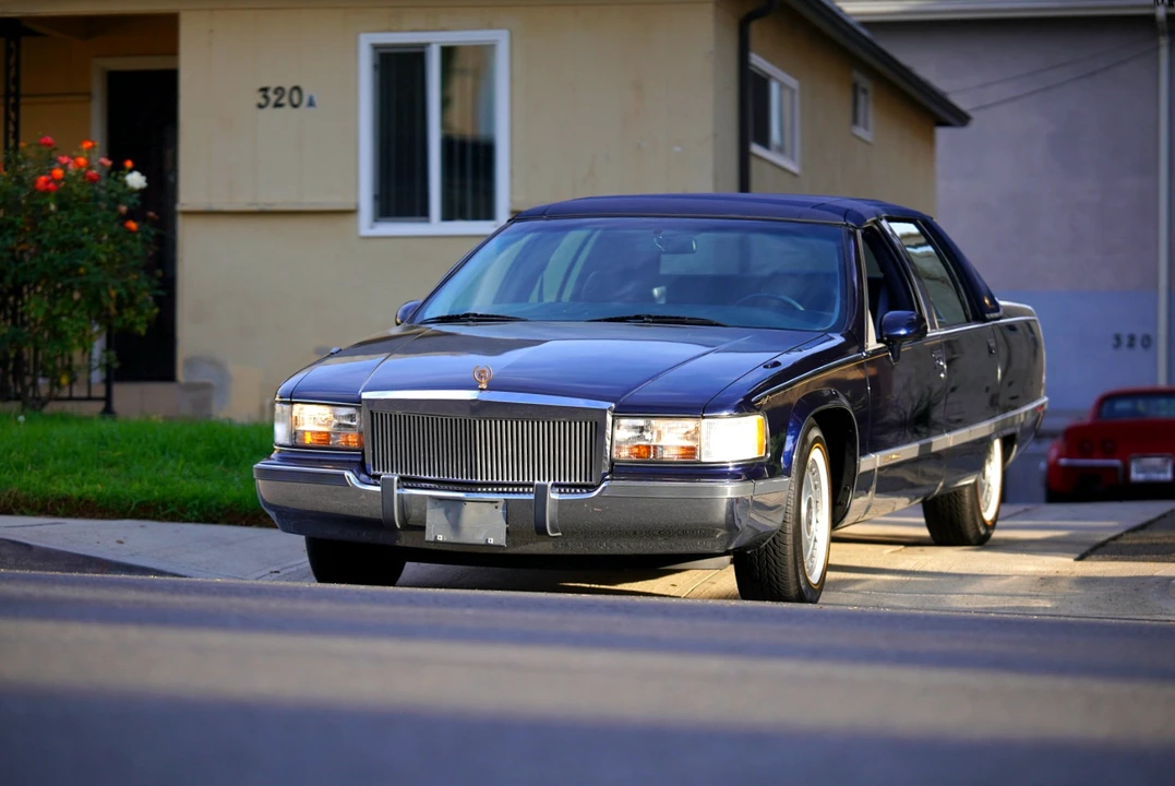 1994 Cadillac Fleetwood - Image 2 of 31