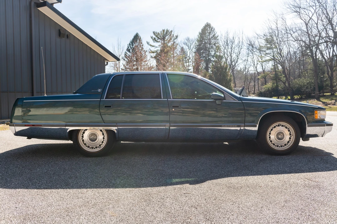 1994 Cadillac Fleetwood - Image 17 of 31