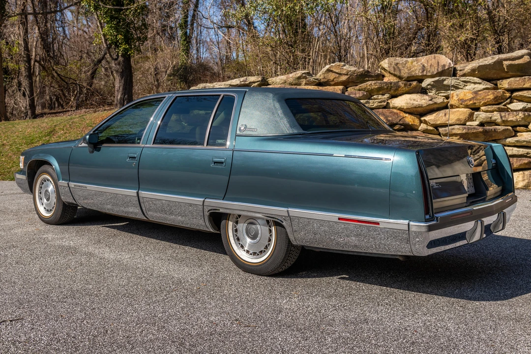1994 Cadillac Fleetwood - Image 11 of 31
