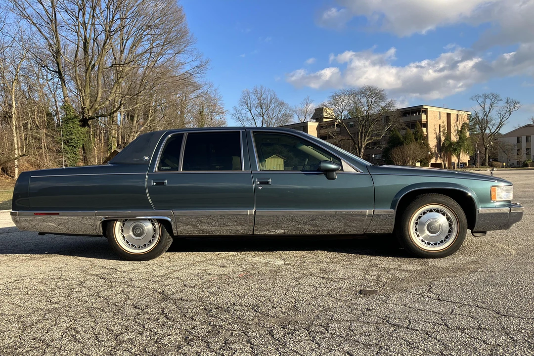1994 Cadillac Fleetwood - Image 3 of 31