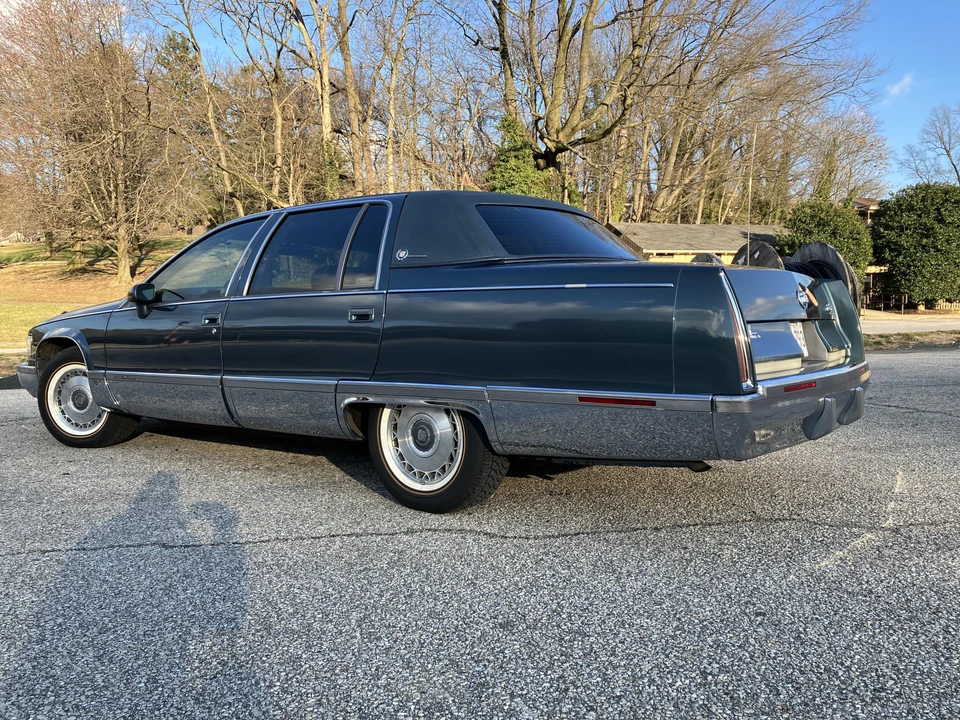 1994 Cadillac Fleetwood - Image 10 of 31