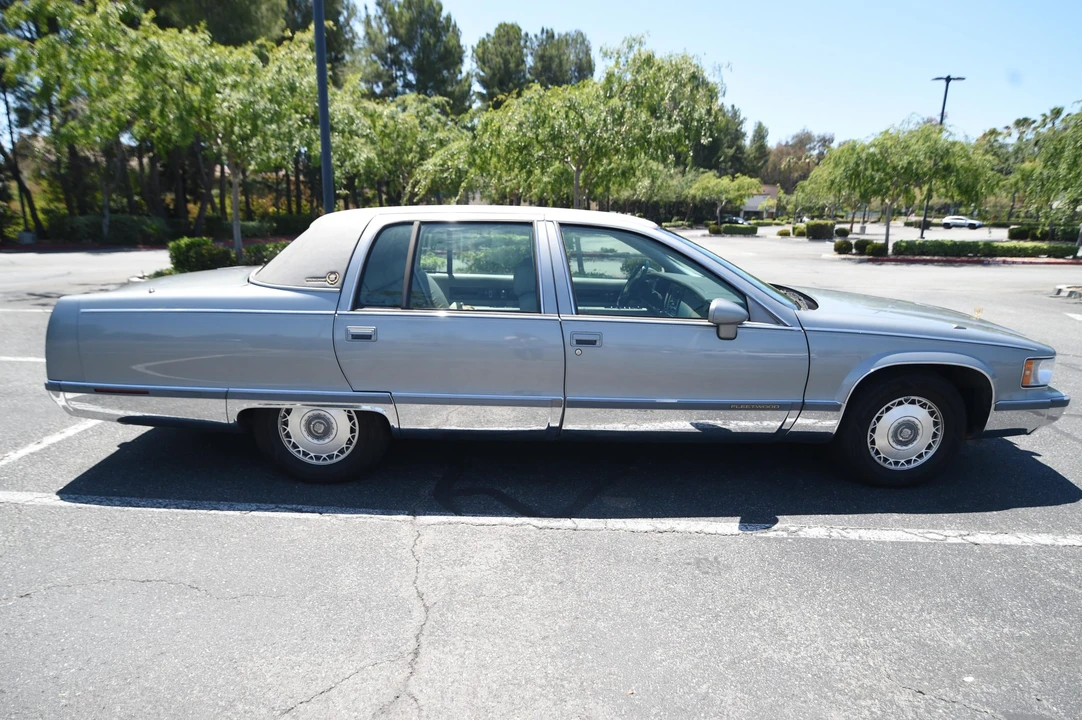 1994 Cadillac Fleetwood - Image 13 of 31