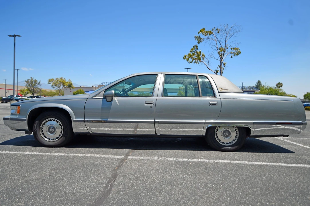 1994 Cadillac Fleetwood - Image 8 of 31