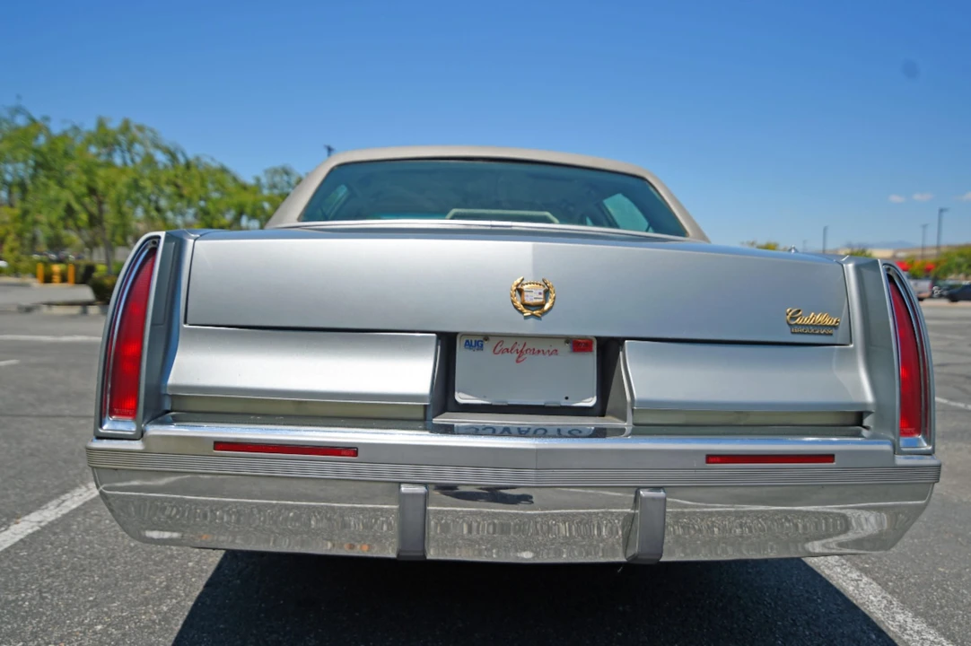 1994 Cadillac Fleetwood - Image 11 of 31