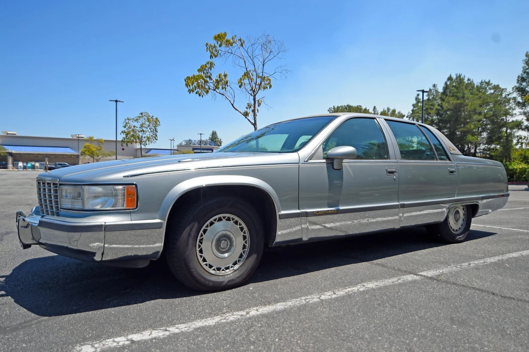 1994 Cadillac Fleetwood - Image 6 of 31