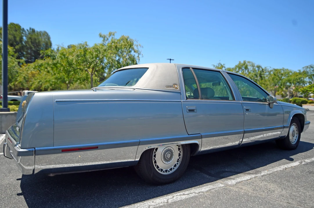 1994 Cadillac Fleetwood - Image 12 of 31
