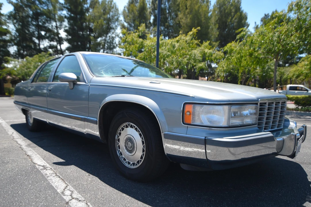 1994 Cadillac Fleetwood - Image 2 of 31