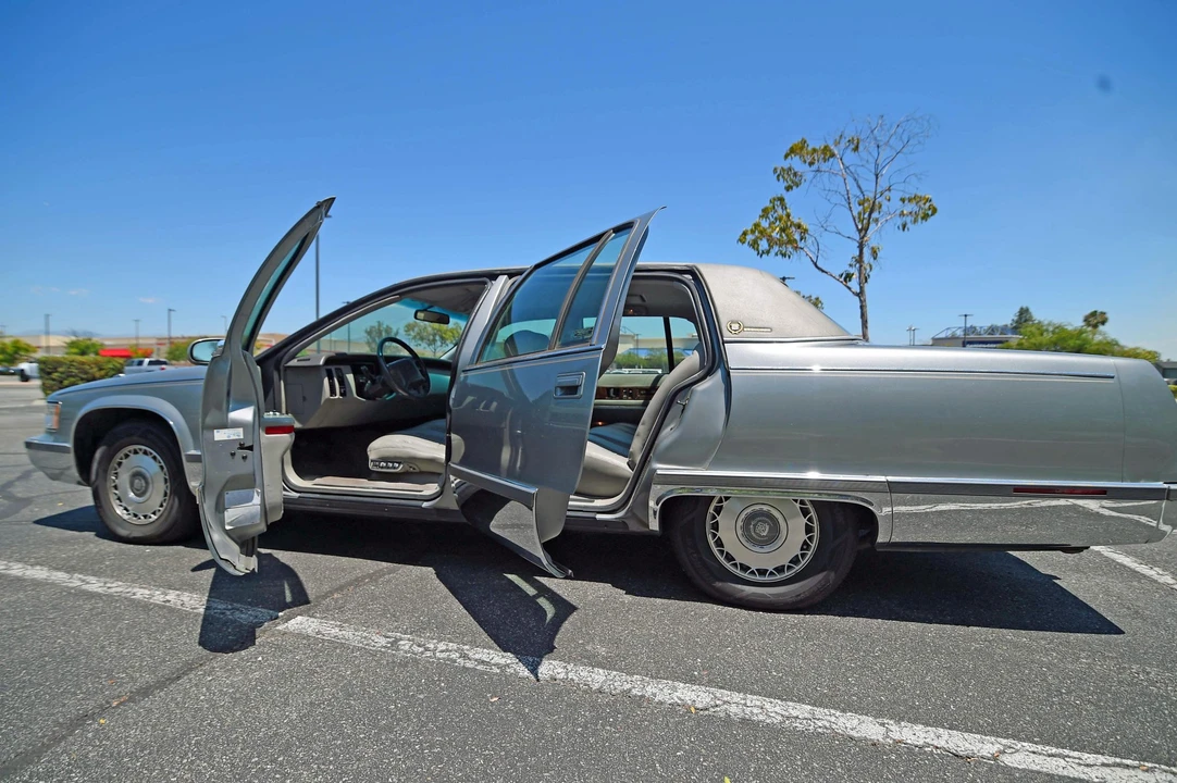 1994 Cadillac Fleetwood - Image 19 of 31