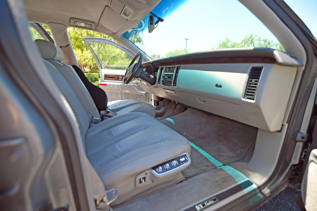 1994 Cadillac Fleetwood - Image 26 of 31
