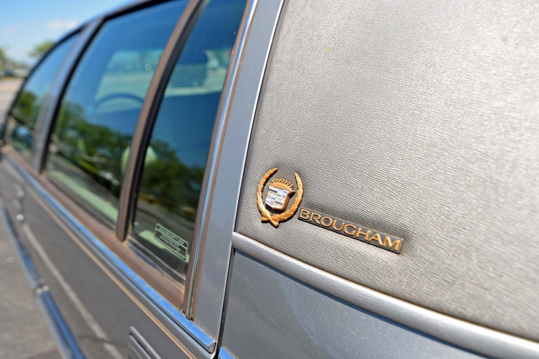 1994 Cadillac Fleetwood - Image 17 of 31