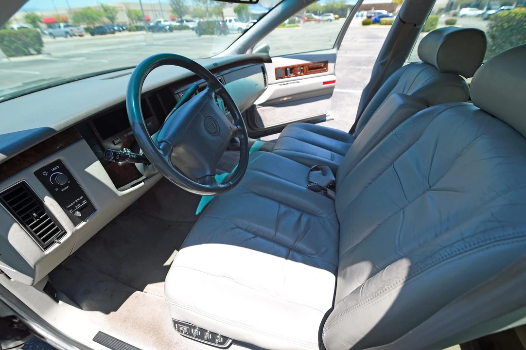 1994 Cadillac Fleetwood - Image 20 of 31