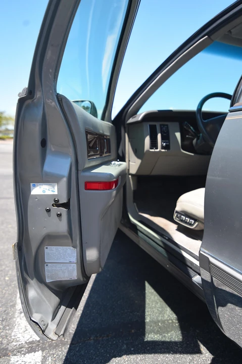 1994 Cadillac Fleetwood - Image 23 of 31