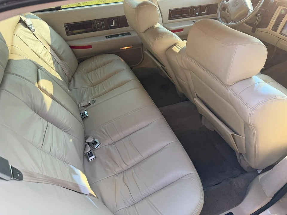 1994 Cadillac Fleetwood - Image 7 of 12