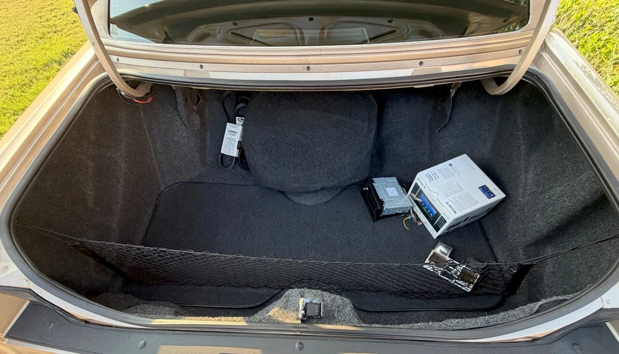 1994 Cadillac Fleetwood - Image 11 of 12