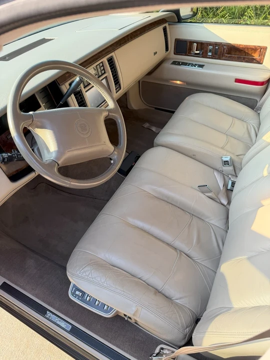 1994 Cadillac Fleetwood - Image 5 of 12