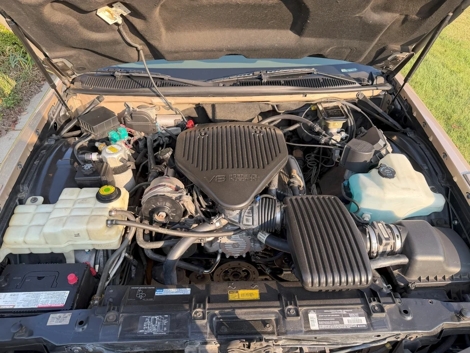 1994 Cadillac Fleetwood - Image 10 of 12