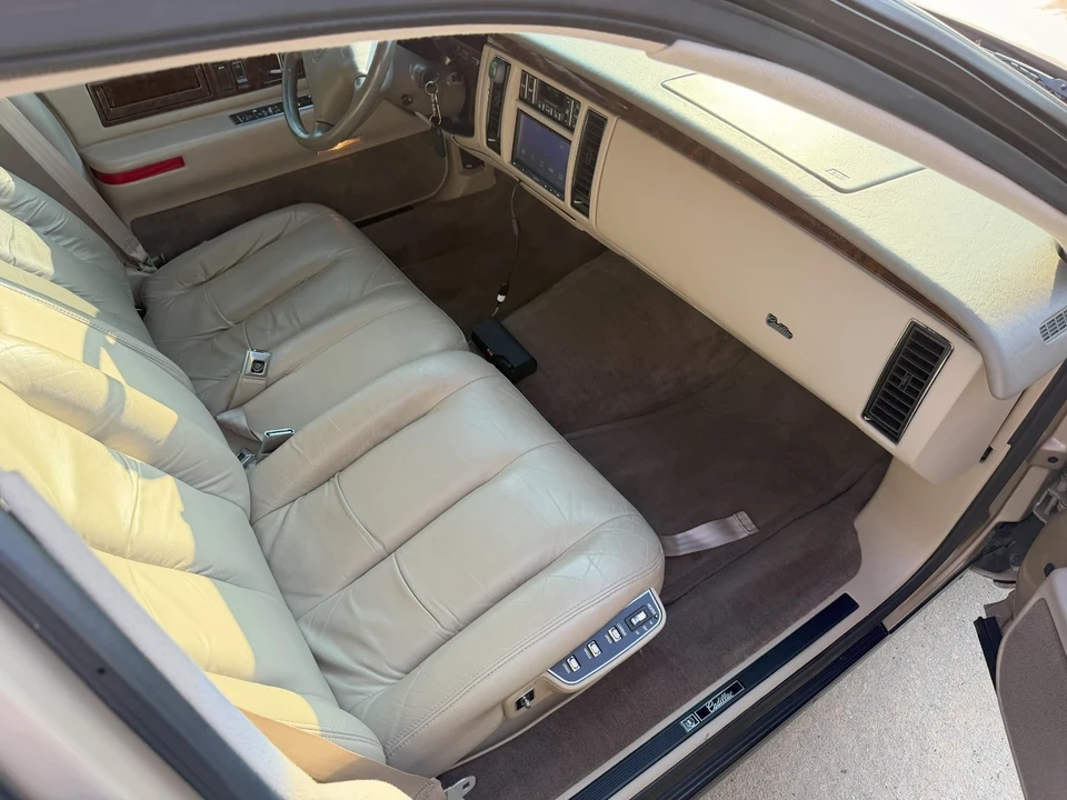 1994 Cadillac Fleetwood - Image 8 of 12