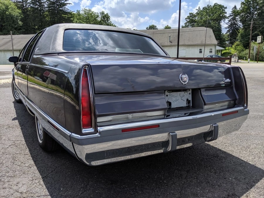 1994 Cadillac Fleetwood - Image 2 of 11