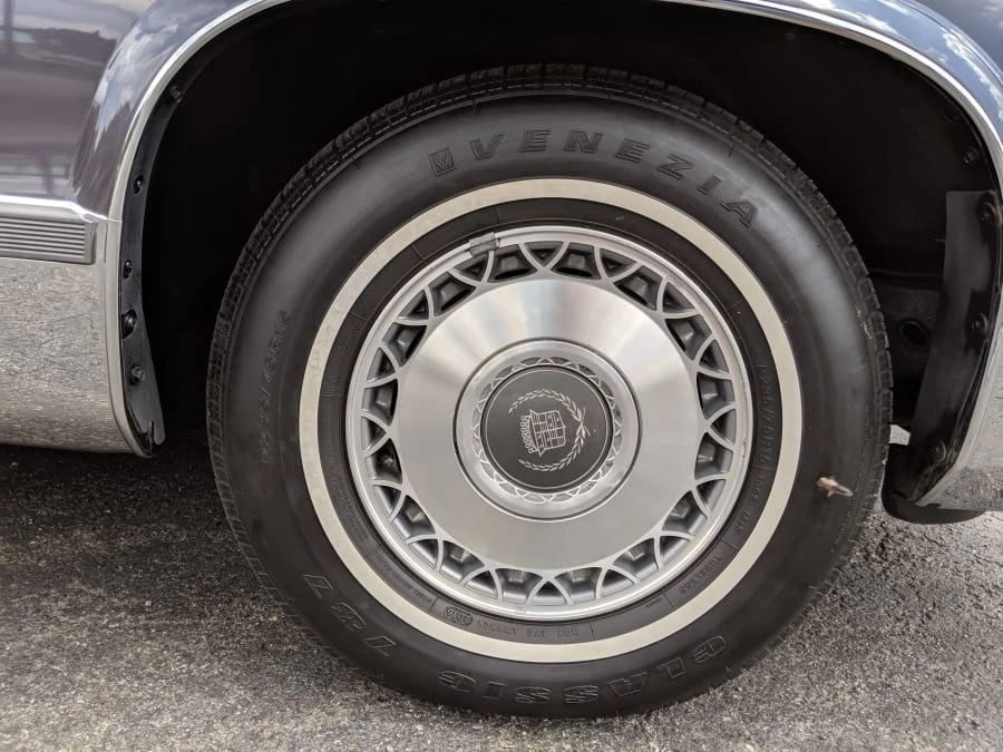 1994 Cadillac Fleetwood - Image 8 of 11