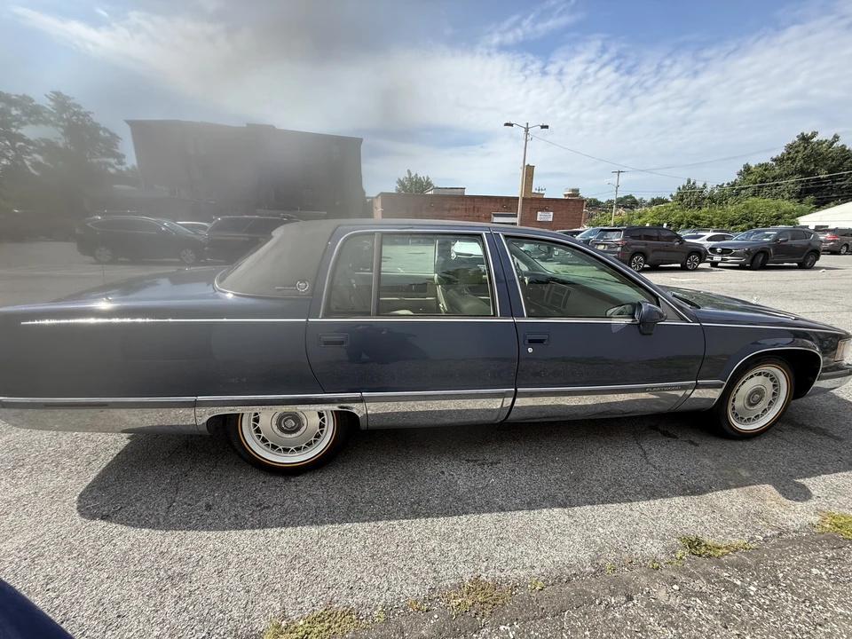 1994 Cadillac Fleetwood - Image 27 of 30