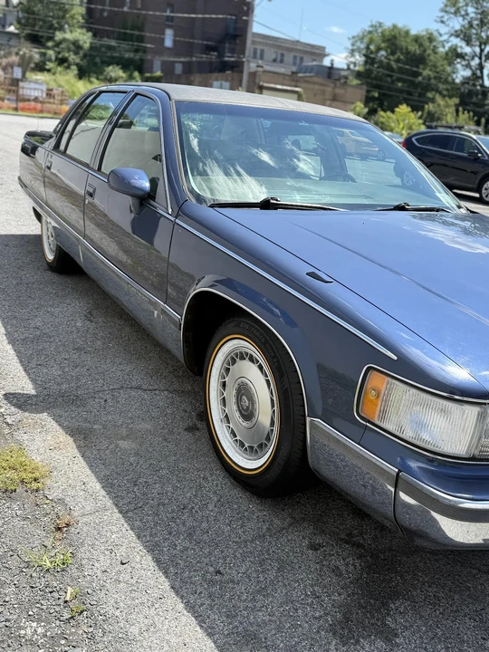 1994 Cadillac Fleetwood - Image 5 of 30