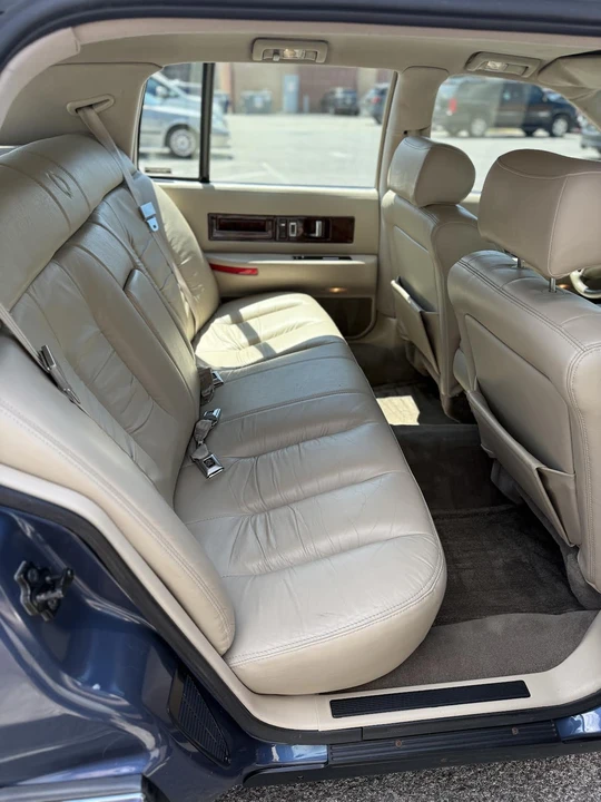 1994 Cadillac Fleetwood - Image 11 of 30