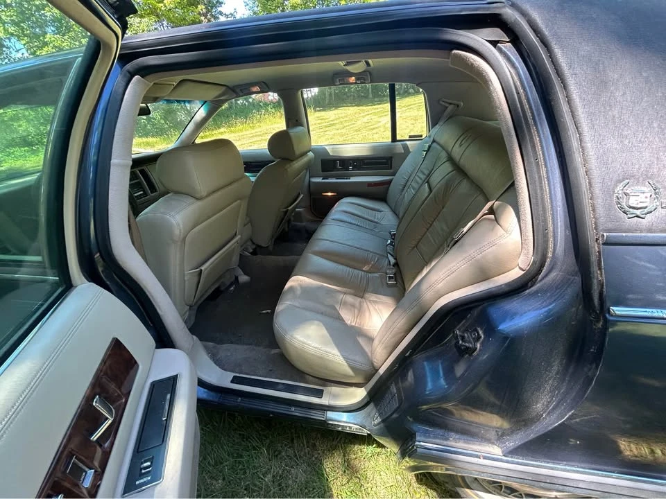 1994 Cadillac Fleetwood - Image 24 of 30