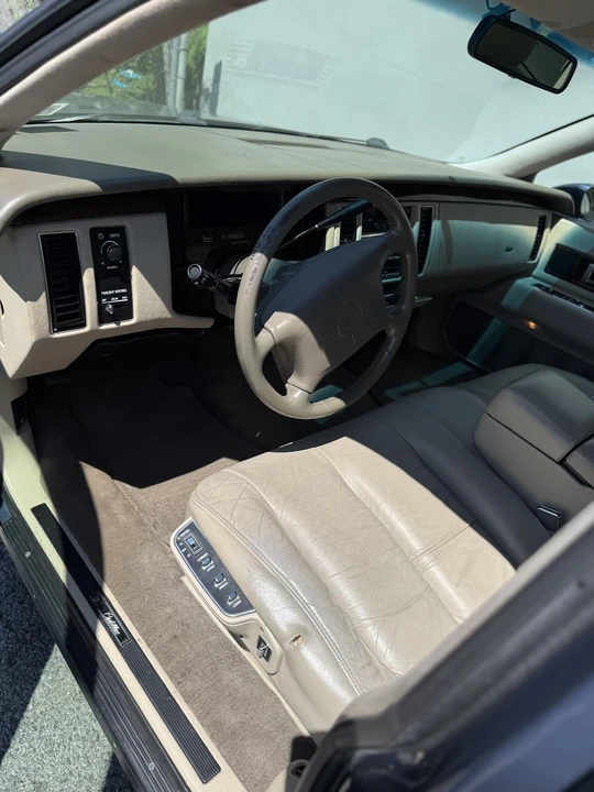 1994 Cadillac Fleetwood - Image 17 of 30