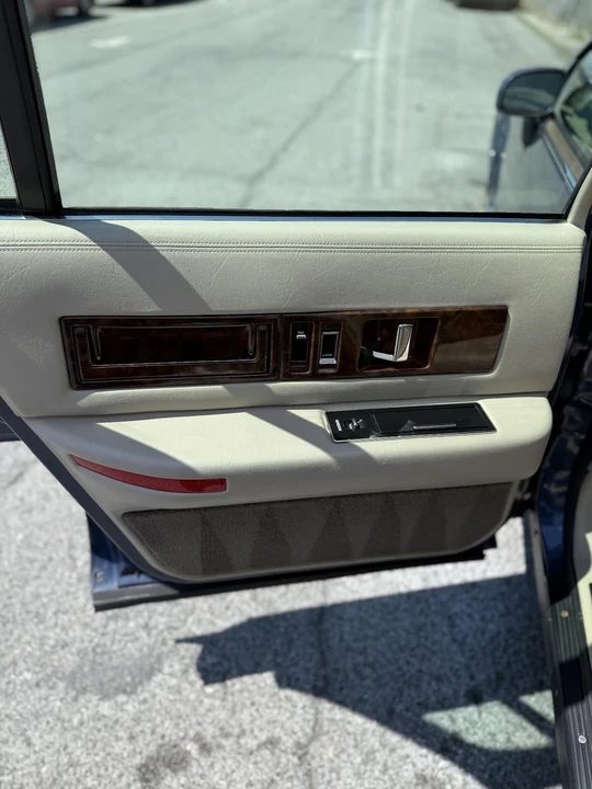 1994 Cadillac Fleetwood - Image 16 of 30