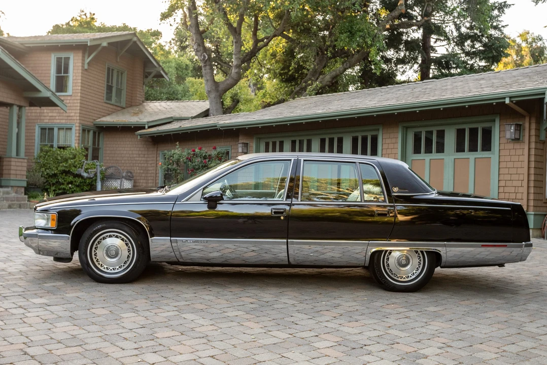 1994 Cadillac Fleetwood - Image 2 of 31