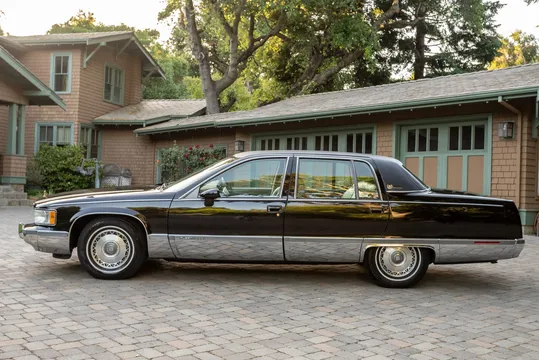 1994 Cadillac Fleetwood - Image 2 of 31