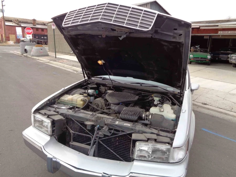 1994 Cadillac Fleetwood - Image 9 of 31