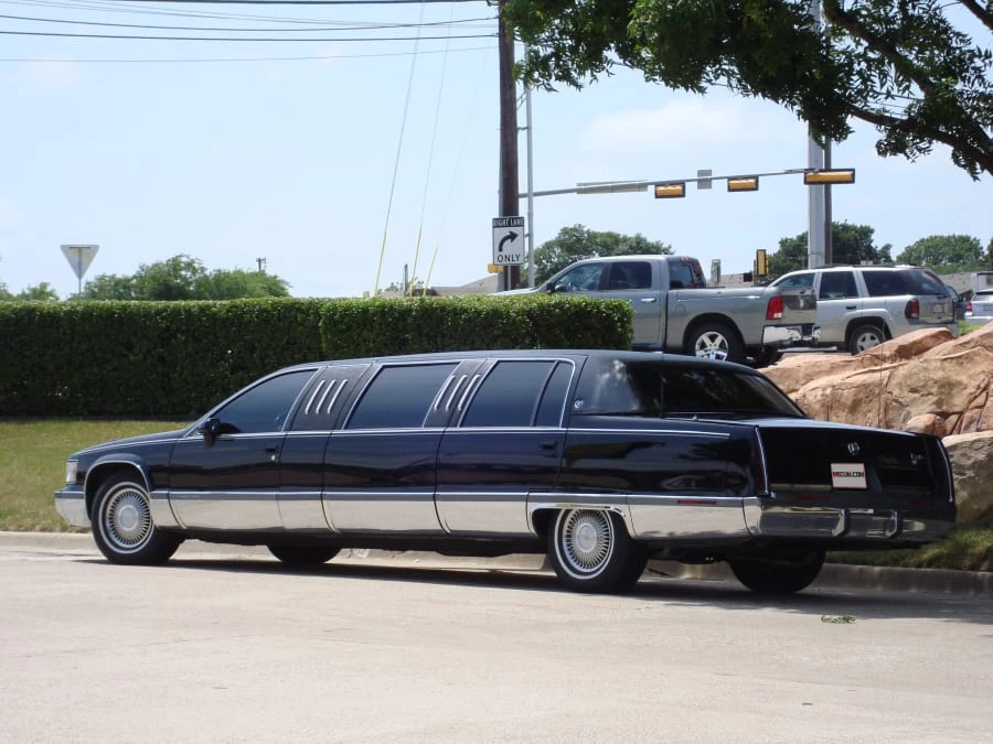 1994 Cadillac Fleetwood - Image 2 of 8