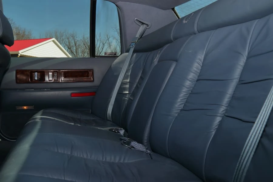 1994 Cadillac Fleetwood - Image 25 of 31