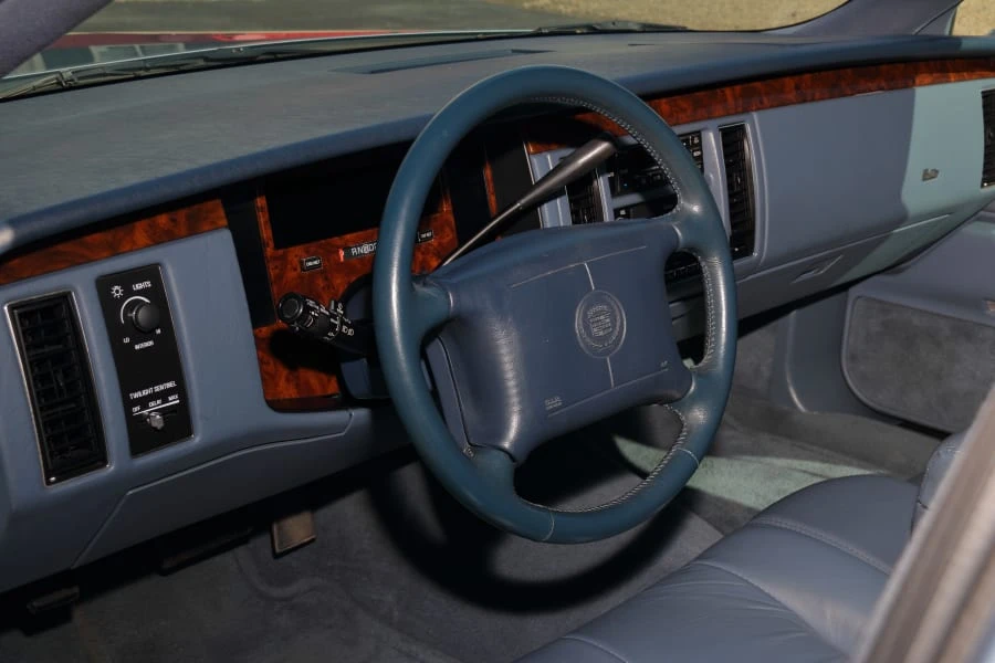 1994 Cadillac Fleetwood - Image 22 of 31