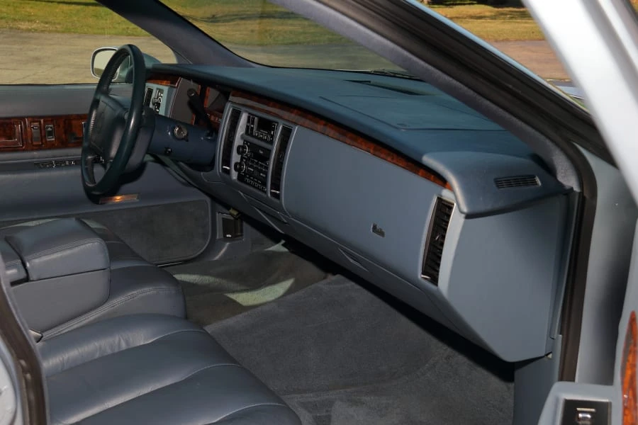 1994 Cadillac Fleetwood - Image 18 of 31