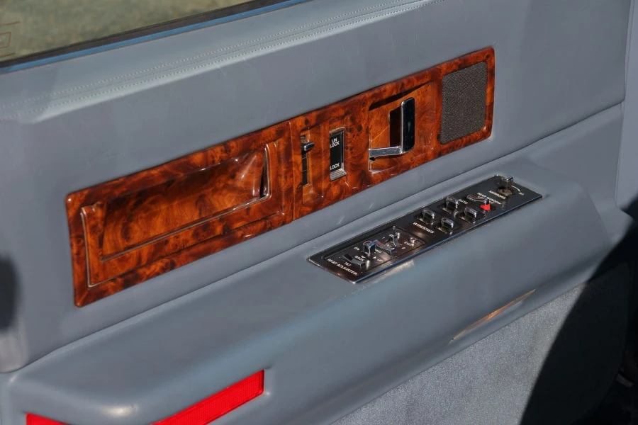 1994 Cadillac Fleetwood - Image 20 of 31