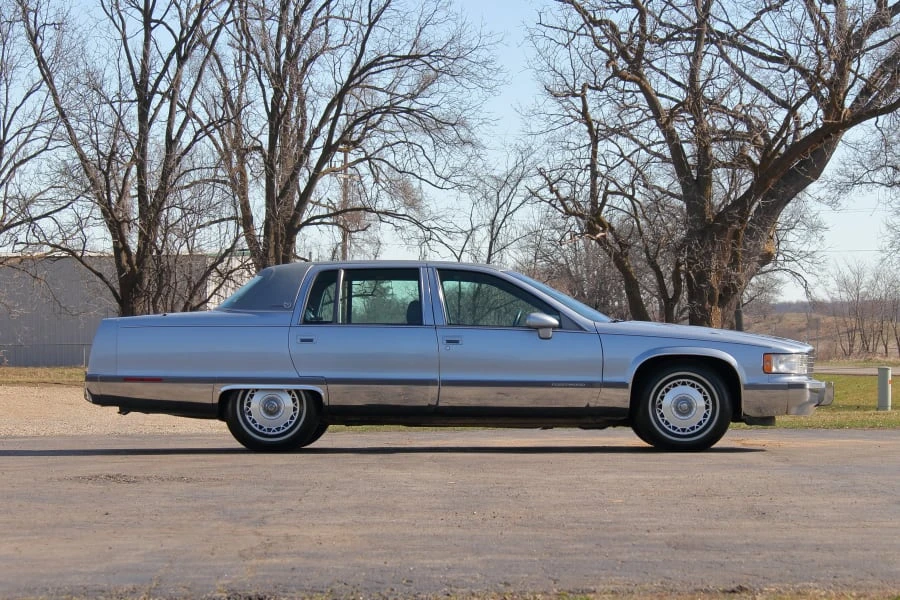 1994 Cadillac Fleetwood - Image 2 of 31