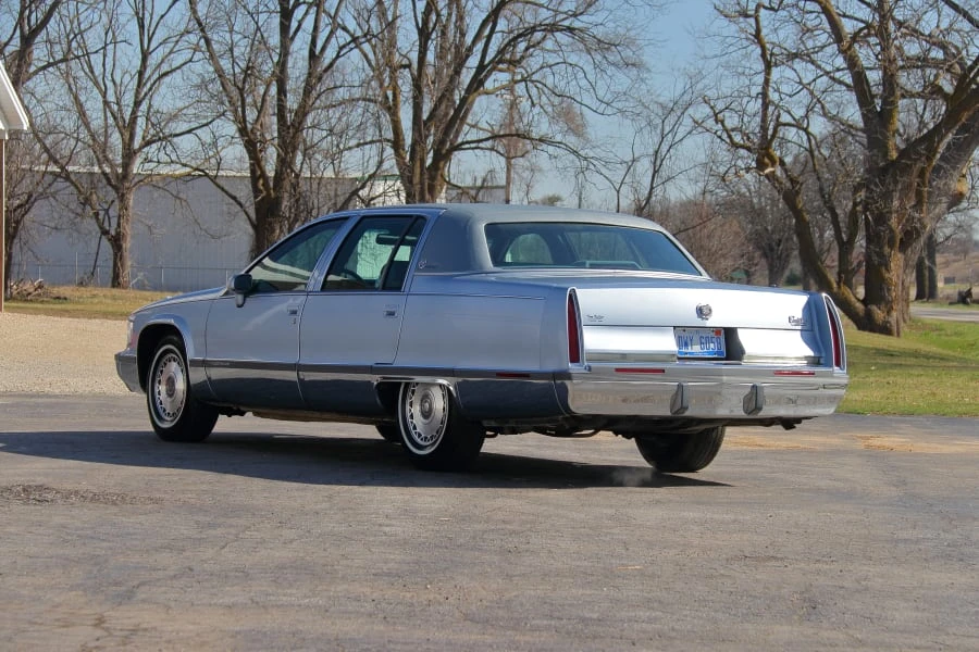 1994 Cadillac Fleetwood - Image 11 of 31